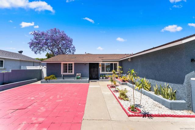 240 Ledgewood Ln, San Diego CA: https://media.crmls.org/mediaz/352792a2-352a-4553-94f3-4e3825351375.jpg
