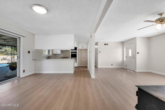 839 Jenny Drive, Newbury Park CA: https://media.crmls.org/mediaz/3527952f-89bd-4918-80b5-f165bc722f4e.jpg