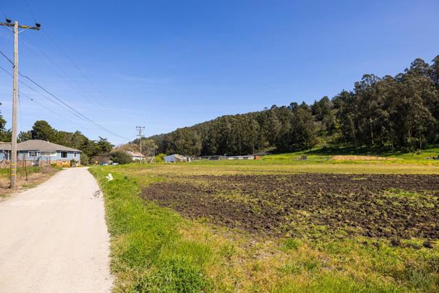 925 Miramontes Street, Half Moon Bay CA: https://media.crmls.org/mediaz/3527befb-112c-4798-b868-25900e1b04b2.jpg