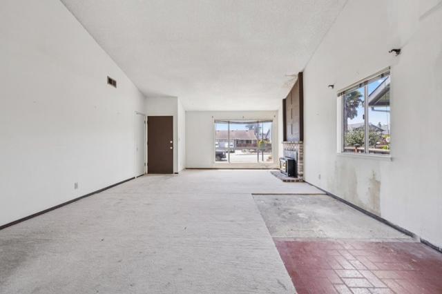 200 Bridgeport Drive, Half Moon Bay CA: https://media.crmls.org/mediaz/35283ed3-cb71-4c83-948d-4ba7865fe0a2.jpg