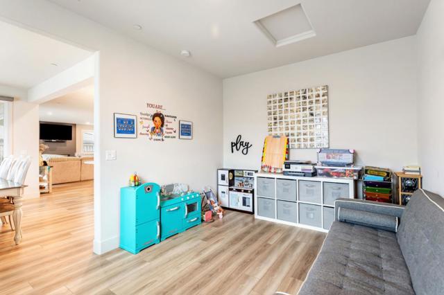 172 Vienna Way, Hollister CA: https://media.crmls.org/mediaz/3528cadc-2d15-41cf-9f0f-fb4d00499d58.jpg