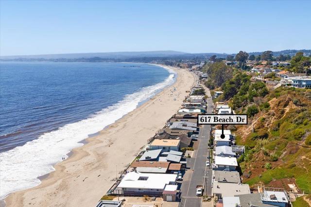 617 Beach Drive, Aptos CA: https://media.crmls.org/mediaz/3528cb10-ab20-4cea-955c-8fa9f0bea18e.jpg