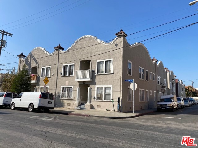 1019 Albany Street Los Angeles, California ***SALE INCLUDES 1412 W 10TH PLACE! 27 UNITS TOTAL!*** Located just walking distance to LA Live, 1019 Albany Street and1412 W 10th Place are two properties on two adjacent parcels totaling 27 units and built in 1900/1901. 25 OF THE 27 UNITS ARE VACANT. Each unit is separately metered for electricity and 10th Place (8 units) is separately metered for gas. Street parking is available around the properties.