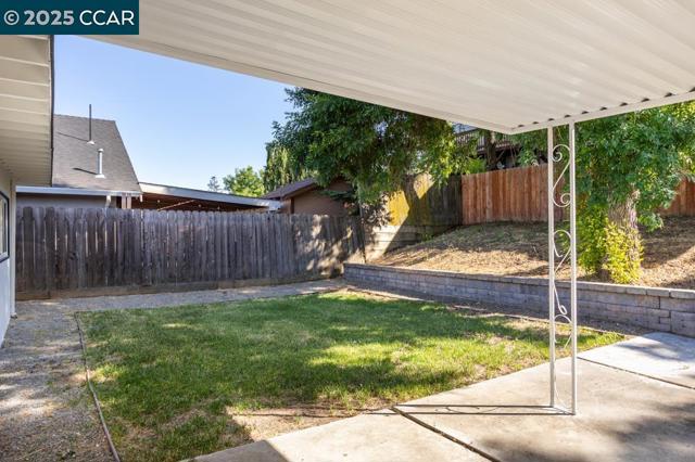 4192 Valley Ave, Martinez CA: https://media.crmls.org/mediaz/35295b4a-1b18-4a1b-be4e-b502a4709e68.jpg
