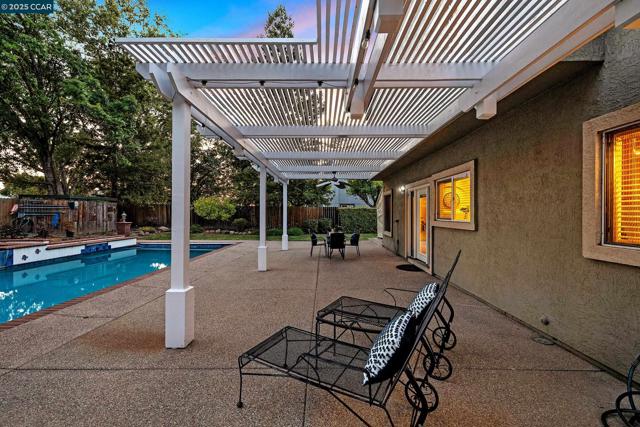 1340 Breakwater Way, Brentwood CA: https://media.crmls.org/mediaz/352a36b2-3850-4f19-8fa2-11ac6596c3d1.jpg