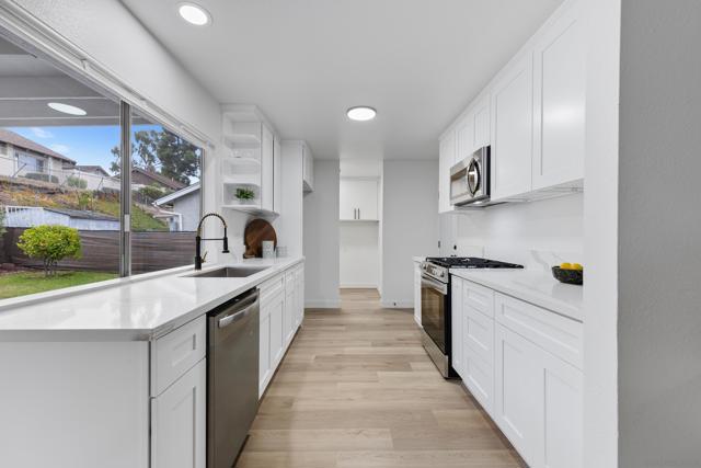 2915 Morton Way, San Diego CA: https://media.crmls.org/mediaz/352a98d7-c8cc-49ec-b71f-59795edd25e8.jpg