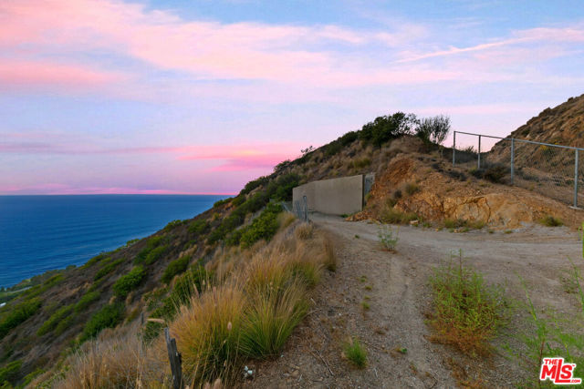 4140 Encinal Canyon Road, Malibu CA: https://media.crmls.org/mediaz/352ac551-879c-48d2-acfc-35193e5d7140.jpg