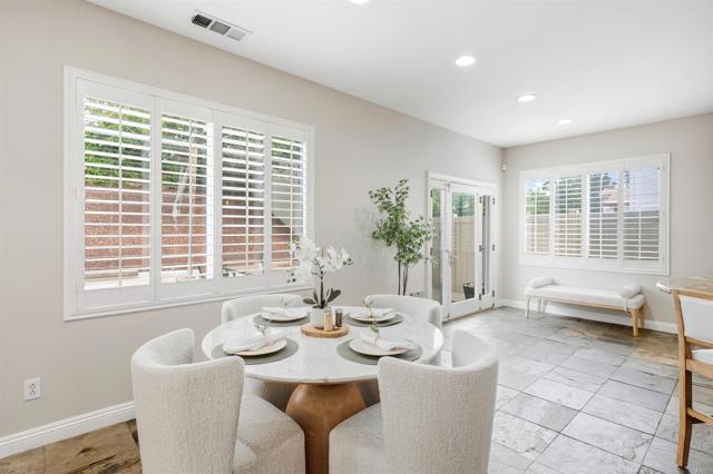 1029 Vista Oak Place, Chula Vista CA: https://media.crmls.org/mediaz/352b1741-793f-475f-9d6d-a4b7fd6284a2.jpg