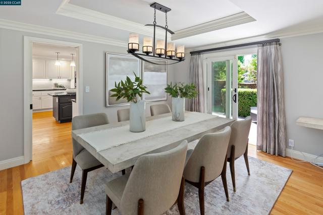 2140 Hidden Oak Dr, Danville CA: https://media.crmls.org/mediaz/352b29e2-1ebe-4298-a7c2-cdbea1a78401.jpg