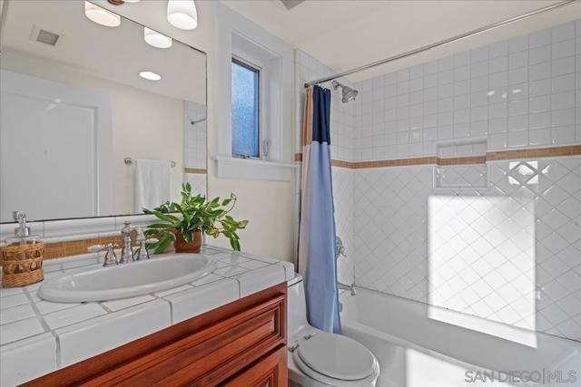 411 Orange Ave, Coronado CA: https://media.crmls.org/mediaz/352b4086-fe0e-41e6-8210-76d95a5a6ca0.jpg