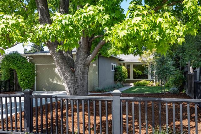 819 Laurel Avenue, Menlo Park CA: https://media.crmls.org/mediaz/352bd27a-4af6-4ff7-ab74-bf2c96fca663.jpg