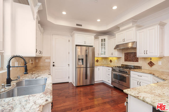 2005 Robinson Street, Redondo Beach, California 90278, 4 Bedrooms Bedrooms, ,3 BathroomsBathrooms,Residential,For Sale,Robinson,26638819