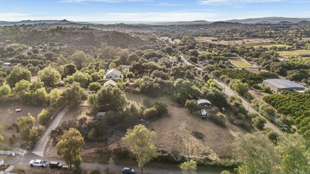 14931 Cool Valley Road, Valley Center CA: https://media.crmls.org/mediaz/352c0c88-4c4e-44a1-9c7e-51096239faa1.jpg