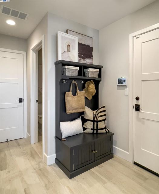 119 Compass Drive, Napa CA: https://media.crmls.org/mediaz/352c9801-70b9-4df9-97be-09eaa13c8023.jpg