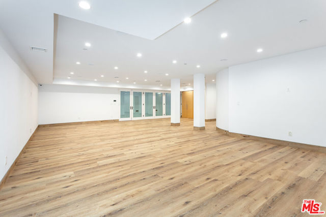 142 N Hamel Drive, Beverly Hills CA: https://media.crmls.org/mediaz/352cc905-9be9-4a7b-acc8-6ed357baa28e.jpg