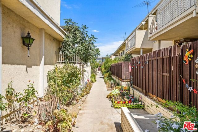 6000 Coldwater Canyon Avenue, 21 photo 3