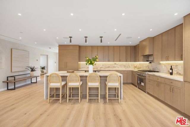 4627 Sunnyslope Avenue, Sherman Oaks CA: https://media.crmls.org/mediaz/352dcd77-72fe-458b-a222-ec0000210174.jpg