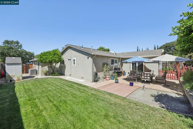 5521 Alaska Dr, Concord CA: https://media.crmls.org/mediaz/352e14b2-68a6-4a9f-83e0-57b9dd035c3b.jpg
