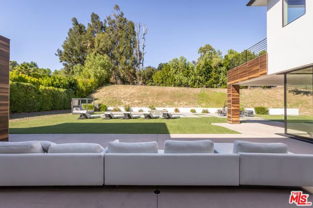 4607 Vanalden Avenue, Tarzana CA: https://media.crmls.org/mediaz/352e42f2-19fb-48b3-b729-8ec2f9053958.jpg