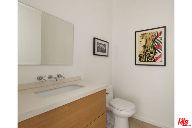 1403 Eagle Vista Drive, Los Angeles CA: https://media.crmls.org/mediaz/352e4967-d771-4718-b895-8dd4adc26318.jpg