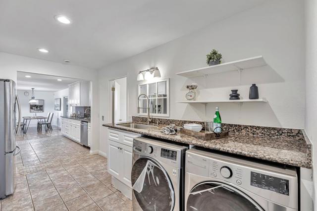 1081 Oak Street, Hollister CA: https://media.crmls.org/mediaz/352e9c03-190e-4bf0-9be5-636728048723.jpg