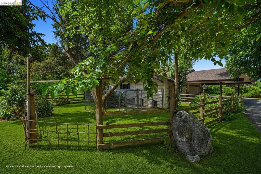 https://media.crmls.org/mediaz/352f8ed8-b5b0-4068-8900-8ceb8b27d412.jpg?preset=X-Large
