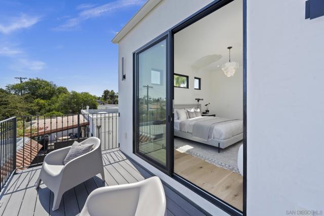 4223 Middlesex Dr, San Diego CA: https://media.crmls.org/mediaz/352fa0b1-278c-41a6-9007-d53920a0d2d0.jpg