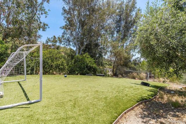 1271 Via Sendero, Escondido CA: https://media.crmls.org/mediaz/352fb0cf-cb5a-4a4f-ac59-05db65de6266.jpg