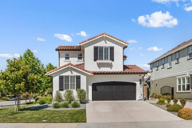 17920 Stoney Creek Way, Morgan Hill CA: https://media.crmls.org/mediaz/352fe5d6-04bd-4658-92b1-5f5597537af4.jpg
