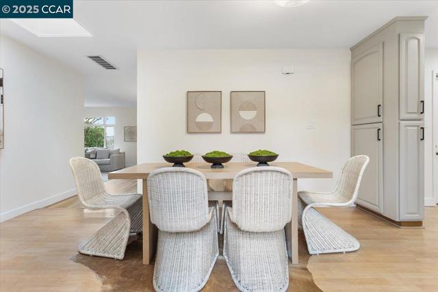 2326 Bramble Ct, Castro Valley CA: https://media.crmls.org/mediaz/352fec5c-524e-4d39-8166-7660f21c40a6.jpg