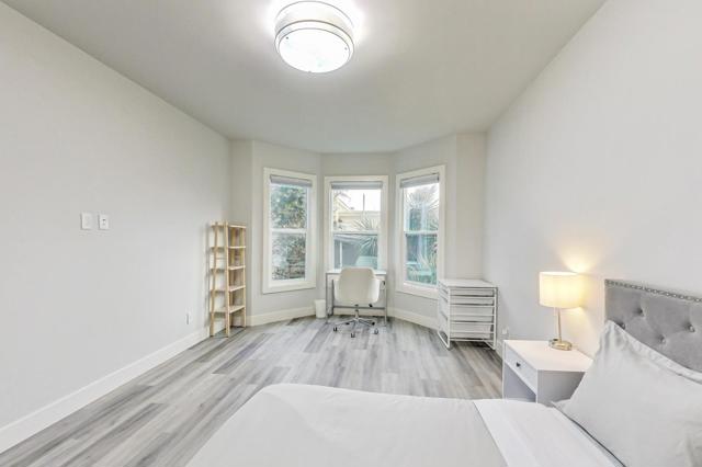 811 Oak Street, San Francisco CA: https://media.crmls.org/mediaz/35307250-4383-4f7b-93dc-a4f3649b16fd.jpg