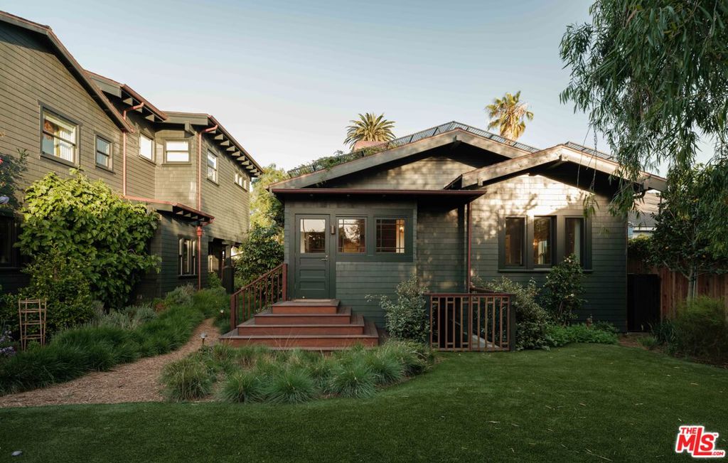 https://media.crmls.org/mediaz/3530b755-3226-46e1-b43d-dc1ada81e76f.jpg?preset=X-Large