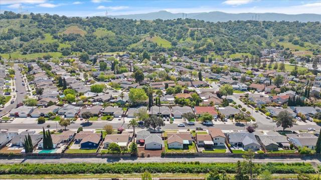 711 Los Huecos Drive, San Jose CA: https://media.crmls.org/mediaz/353140d9-6906-4f4c-a9f4-c68f1ee88276.jpg