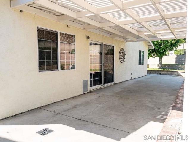 1626 S Boulder Ave, Ontario CA: https://media.crmls.org/mediaz/35314917-7b49-4008-bfcd-061705245792.jpg
