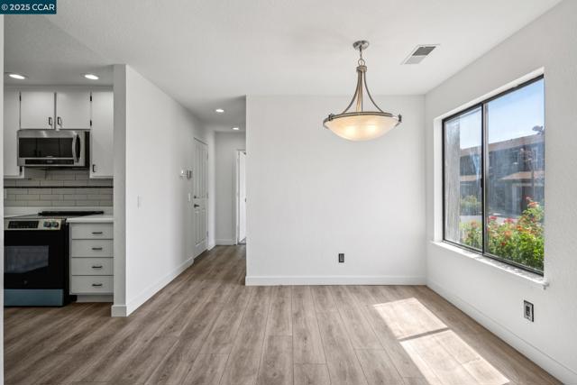 3513 Stone Pl, Antioch CA: https://media.crmls.org/mediaz/35315156-1c24-4c50-9741-4e23858339c0.jpg