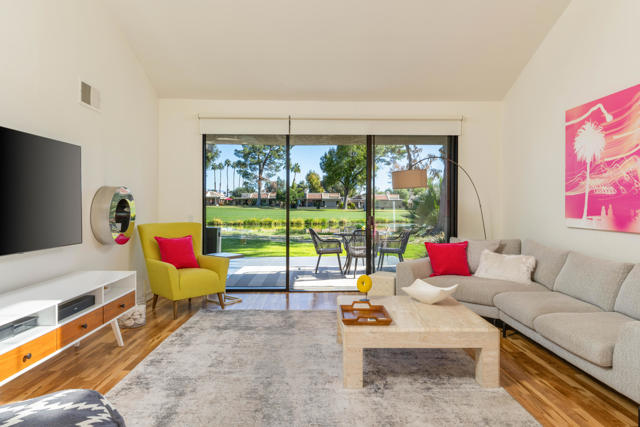 2910 Calle Loreto, Palm Springs CA: https://media.crmls.org/mediaz/3531e1c0-aba9-49dc-a880-8aafde7b7387.jpg