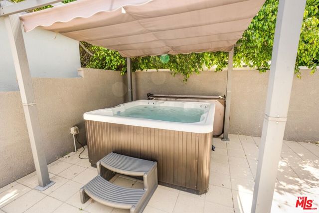 2481 S Bundy Drive, Los Angeles CA: https://media.crmls.org/mediaz/3531f1fe-f081-4561-91a2-75a18f8024be.jpg