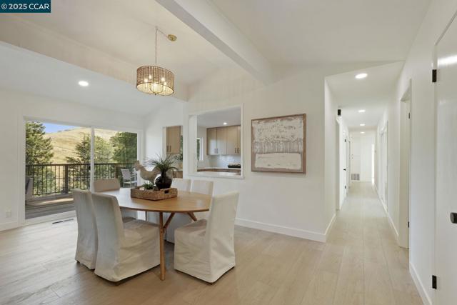 3233 Lucas Circle, Lafayette CA: https://media.crmls.org/mediaz/35326264-3be1-4952-96f9-16d482f0bf68.jpg