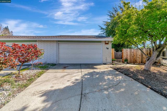 19 Marques Pl, Danville CA: https://media.crmls.org/mediaz/3532ab87-c18c-4cb6-a3d3-7fccc783f951.jpg