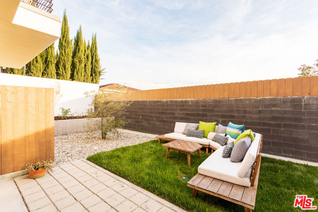 2514 Berkeley Avenue, Los Angeles CA: https://media.crmls.org/mediaz/3532e705-3844-4fef-8556-b7df9be6e1b1.jpg
