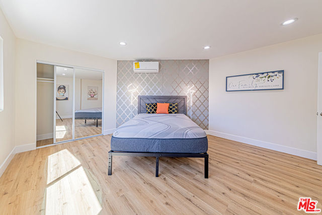 5633 La Mirada Avenue, Los Angeles CA: https://media.crmls.org/mediaz/35338d79-6ebb-405e-b39b-f15e0feb8214.jpg