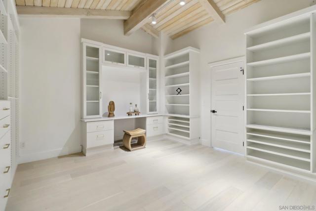 7117 Obelisco Cir, Carlsbad CA: https://media.crmls.org/mediaz/3533d457-32be-4779-af77-a0395e7870de.jpg