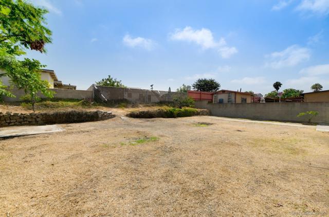 307 S Belmont Ave, National City CA: https://media.crmls.org/mediaz/3533f4b8-27dd-4e36-bdc4-c2b433be8472.jpg