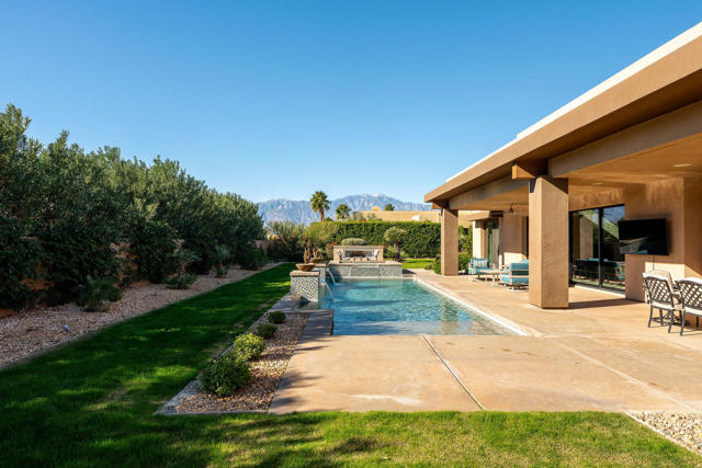 15 Via Montagna, Rancho Mirage CA: https://media.crmls.org/mediaz/35343a9b-bda8-41bd-b6b5-d8da754b6574.jpg