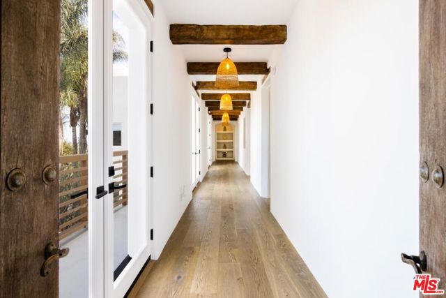 27405 Pacific Coast Highway, Malibu CA: https://media.crmls.org/mediaz/3534784c-aee4-48af-993c-c829bc60dd87.jpg
