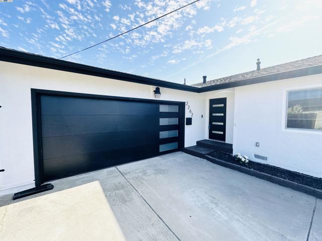 2262 Bermuda Ave, San Leandro CA: https://media.crmls.org/mediaz/3534dd4c-0923-4d5f-aebf-ba403c0b914e.jpg