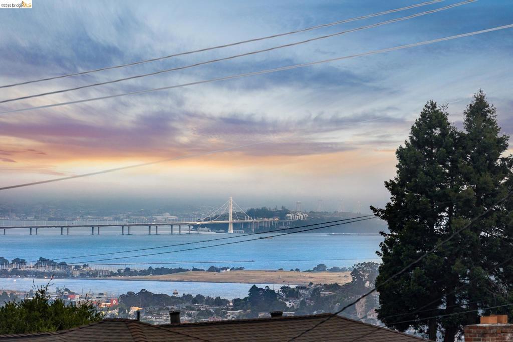 https://media.crmls.org/mediaz/353594c5-8f9c-454b-98e0-fd787f736d2b.jpg?preset=X-Large