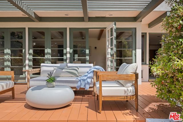 306 AMALFI Drive, Santa Monica CA: https://media.crmls.org/mediaz/353621e1-ac3d-4e6c-85bc-c579e6119f3f.jpg