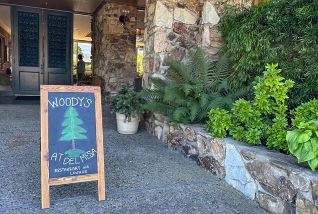 31 Del Mesa Carmel, Carmel CA: https://media.crmls.org/mediaz/35362d49-ca9e-4807-b9b1-b8e07fd32955.jpg