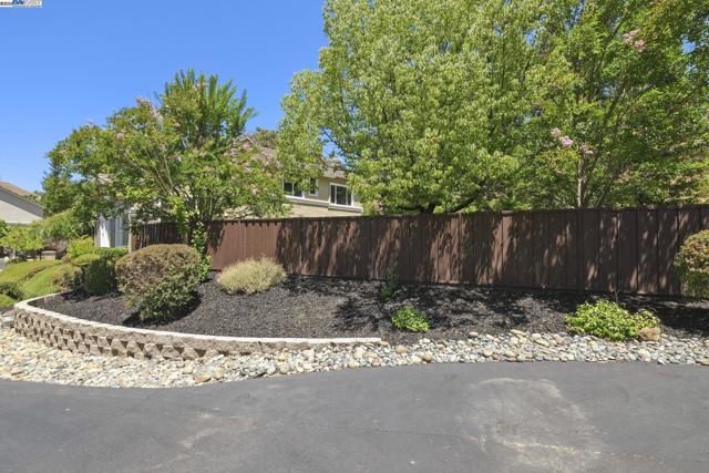 86 Candleston Place, Alamo CA: https://media.crmls.org/mediaz/3536ce50-b76f-42d4-bbc3-da71bc84b25a.jpg